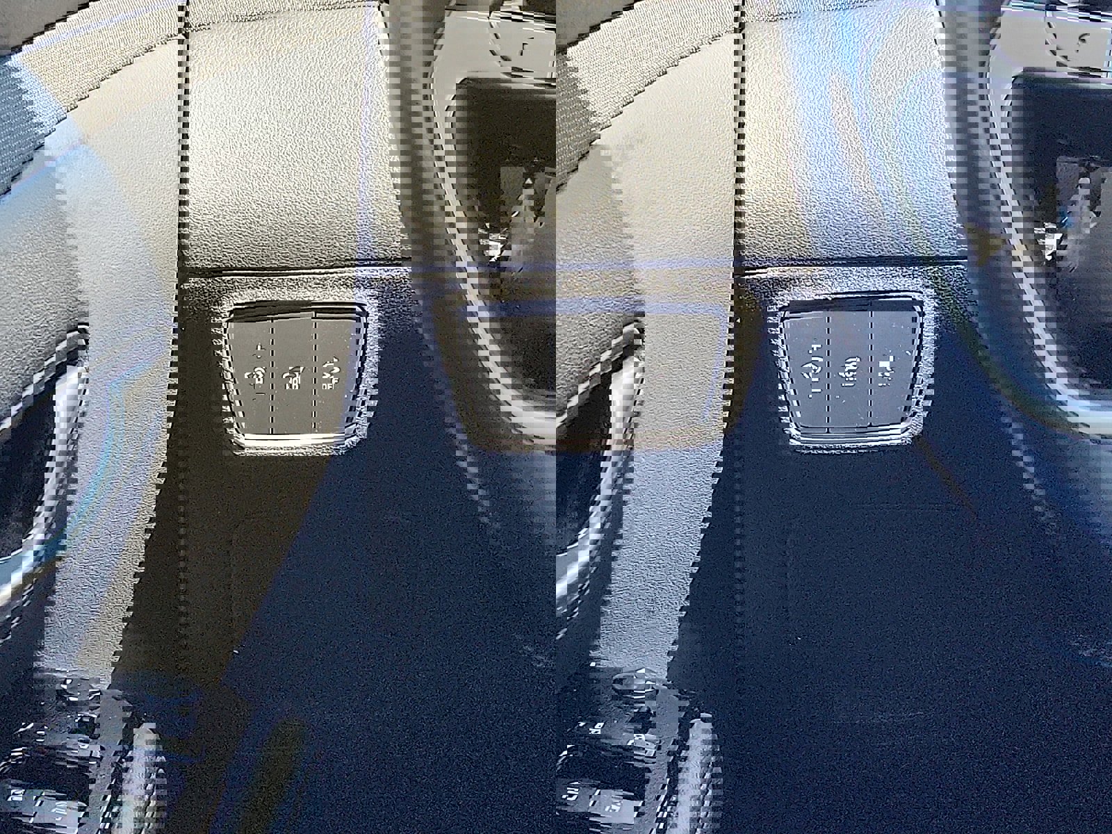 Used 2022 Hyundai Tucson Limited w/ Winter Package image 13