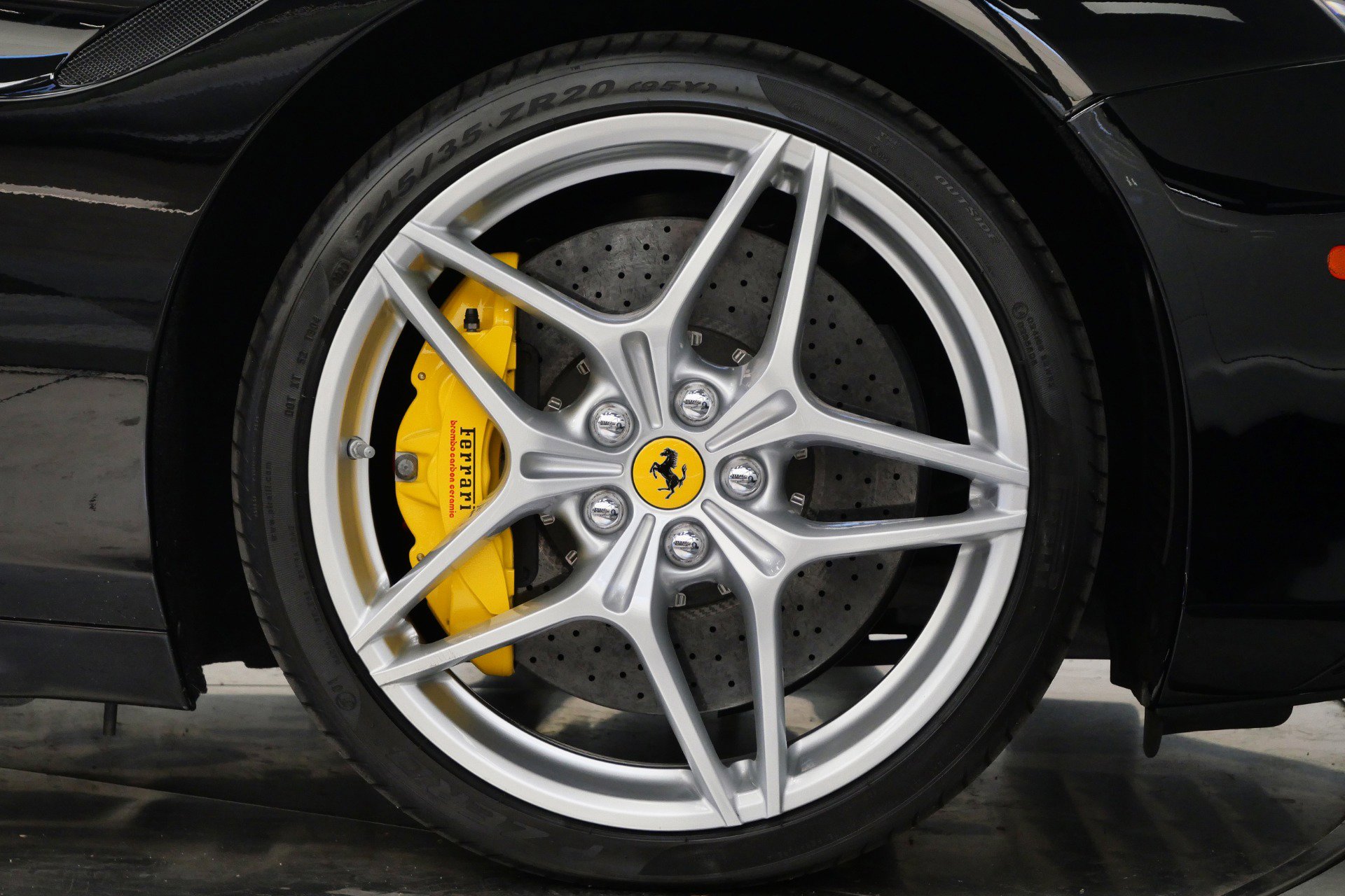 Used 2015 Ferrari California T RWD image 43