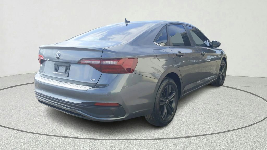 Used 2023 Volkswagen Jetta SE image 6