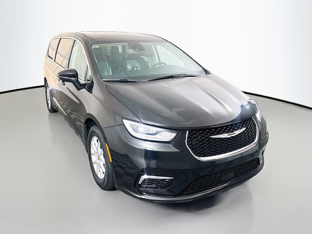 Used 2023 Chrysler Pacifica Touring-L image 1