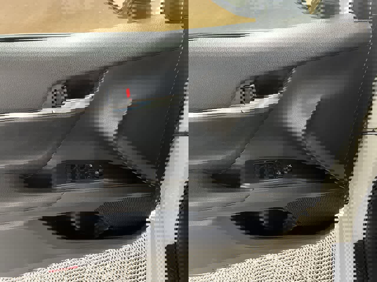 Used 2021 Toyota Camry SE image 13