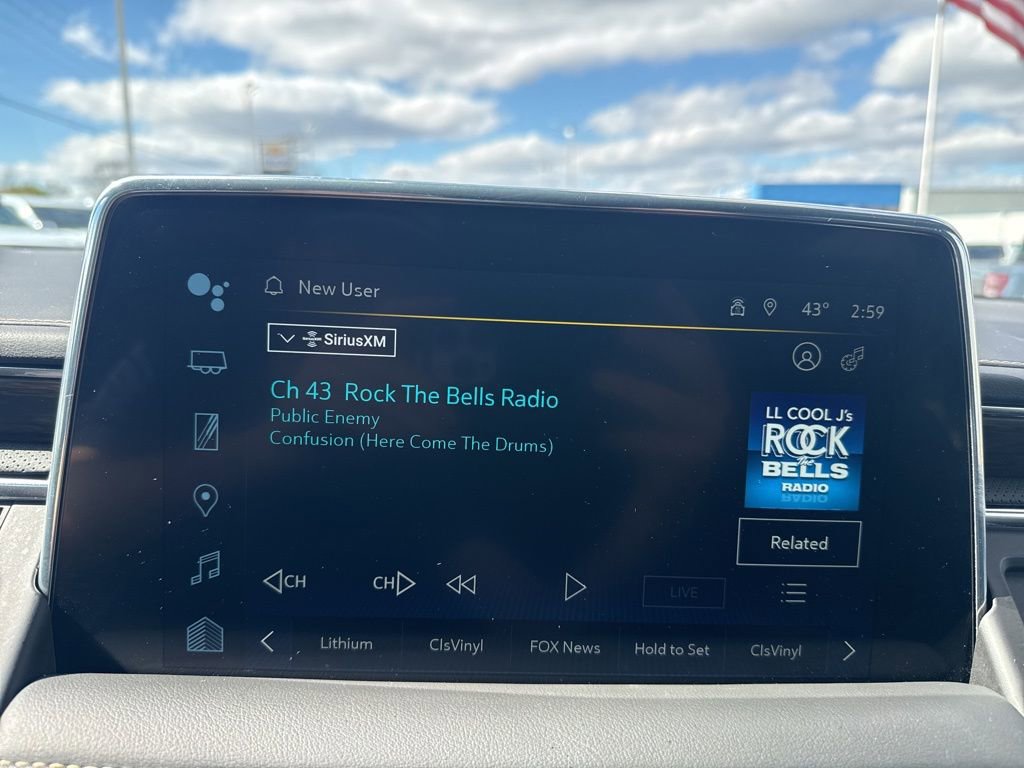 Used 2023 Chevrolet Suburban Premier image 20