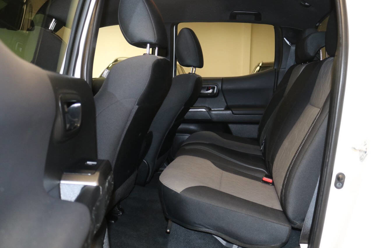 Used 2022 Toyota Tacoma TRD Off-Road image 16