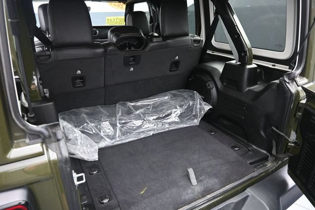 Used 2023 Jeep Wrangler Unlimited Sahara AWD/4WD image 36