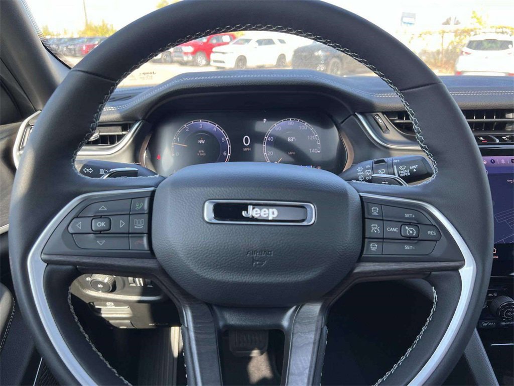 New 2025 Jeep Grand Cherokee Limited image 12