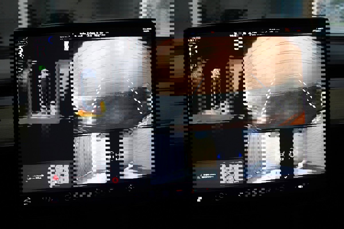 Used 2023 Tesla Model 3 Standard Range image 4