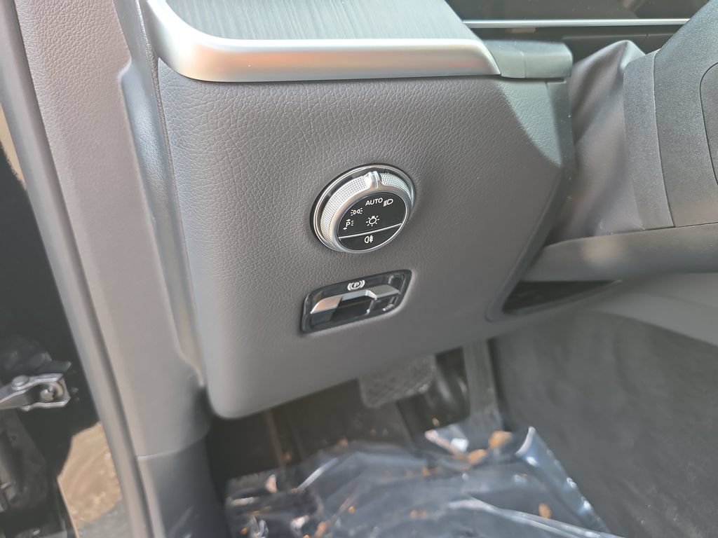 New 2025 Mercedes-Benz GLC 300 4MATIC image 12