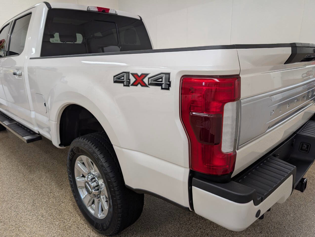 Used 2019 Ford F250 Platinum w/ Platinum Ultimate Package image 4