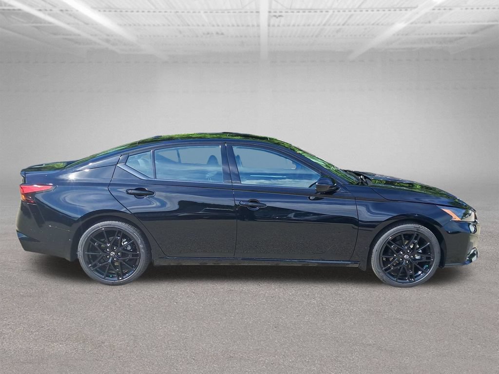 New 2026 Nissan Altima 2.5 SR w/ SR Midnight Edition Package FWD image 7