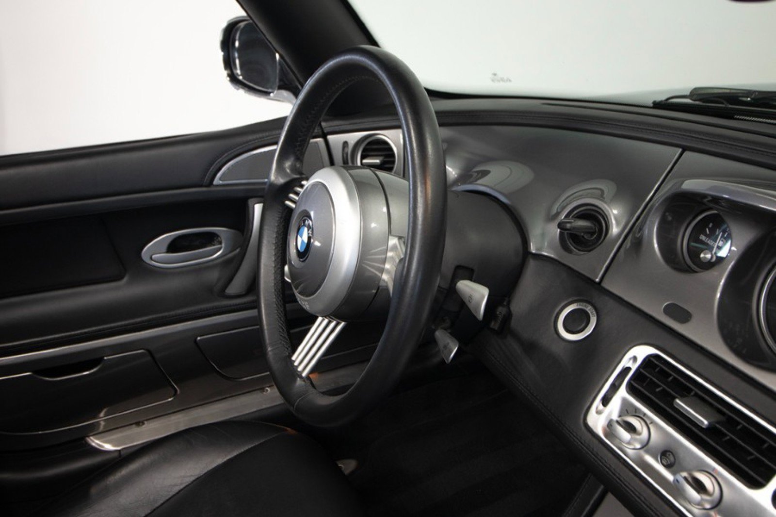 Used 2001 BMW Z8 image 76