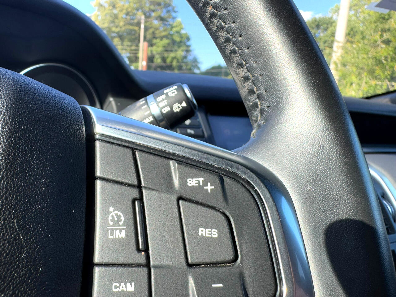 Used 2018 Land Rover Discovery Sport HSE image 14