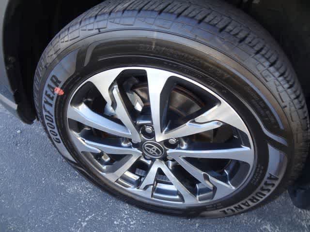 Used 2025 Toyota Corolla Cross XLE FWD image 19