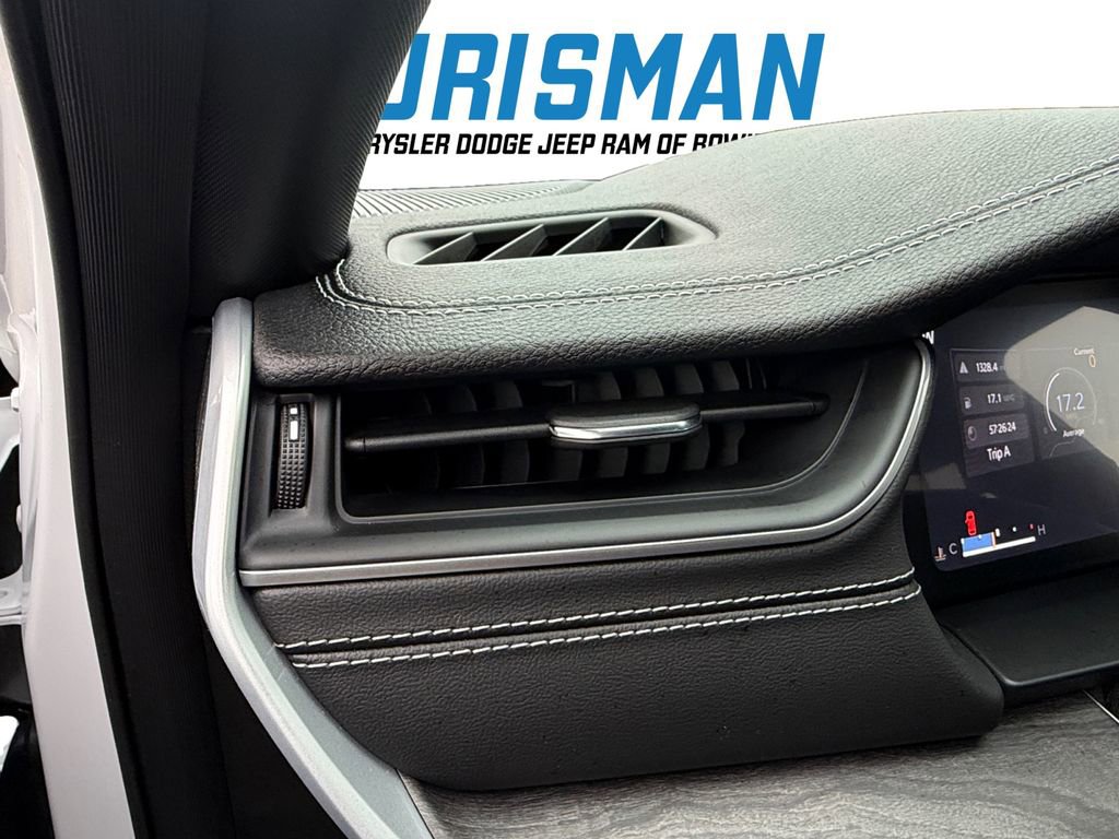 Used 2024 Jeep Grand Cherokee L Limited w/ Luxury Tech Group II image 17