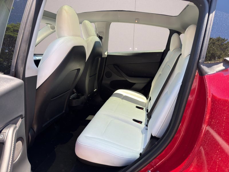 Used 2023 Tesla Model Y Performance AWD/4WD image 10