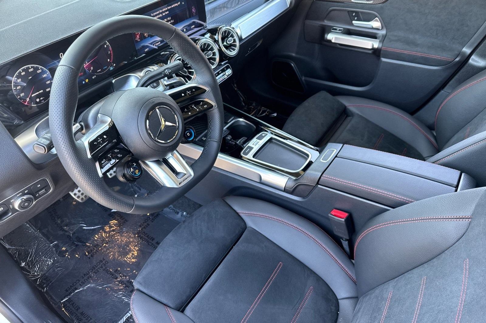 Used 2025 Mercedes-Benz GLB 35 AMG 4MATIC image 4