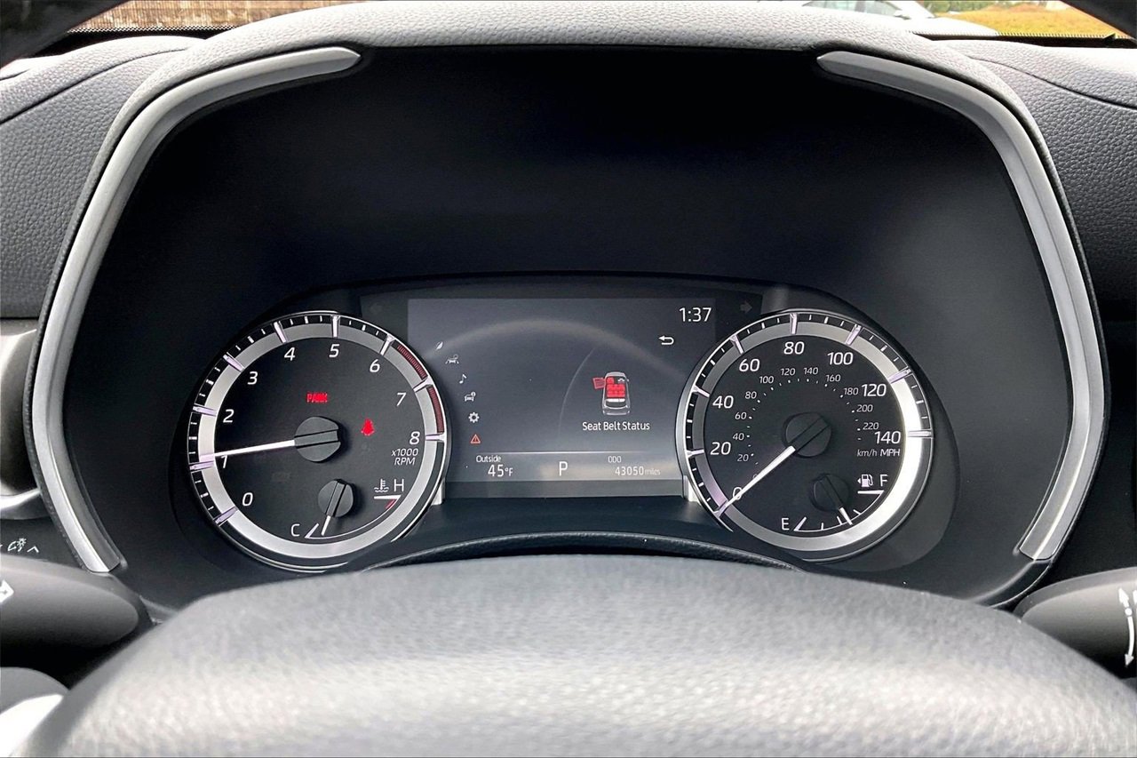 Used 2023 Toyota Highlander L image 9