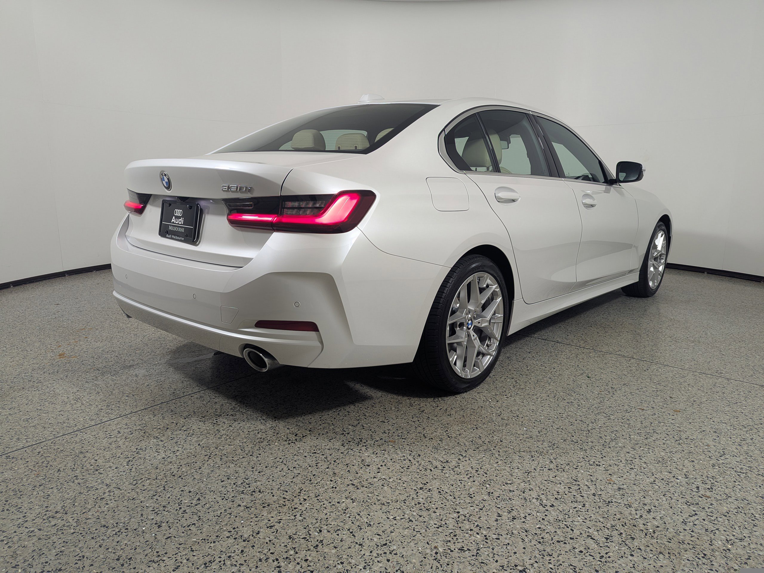 Used 2025 BMW 330i Sedan image 7