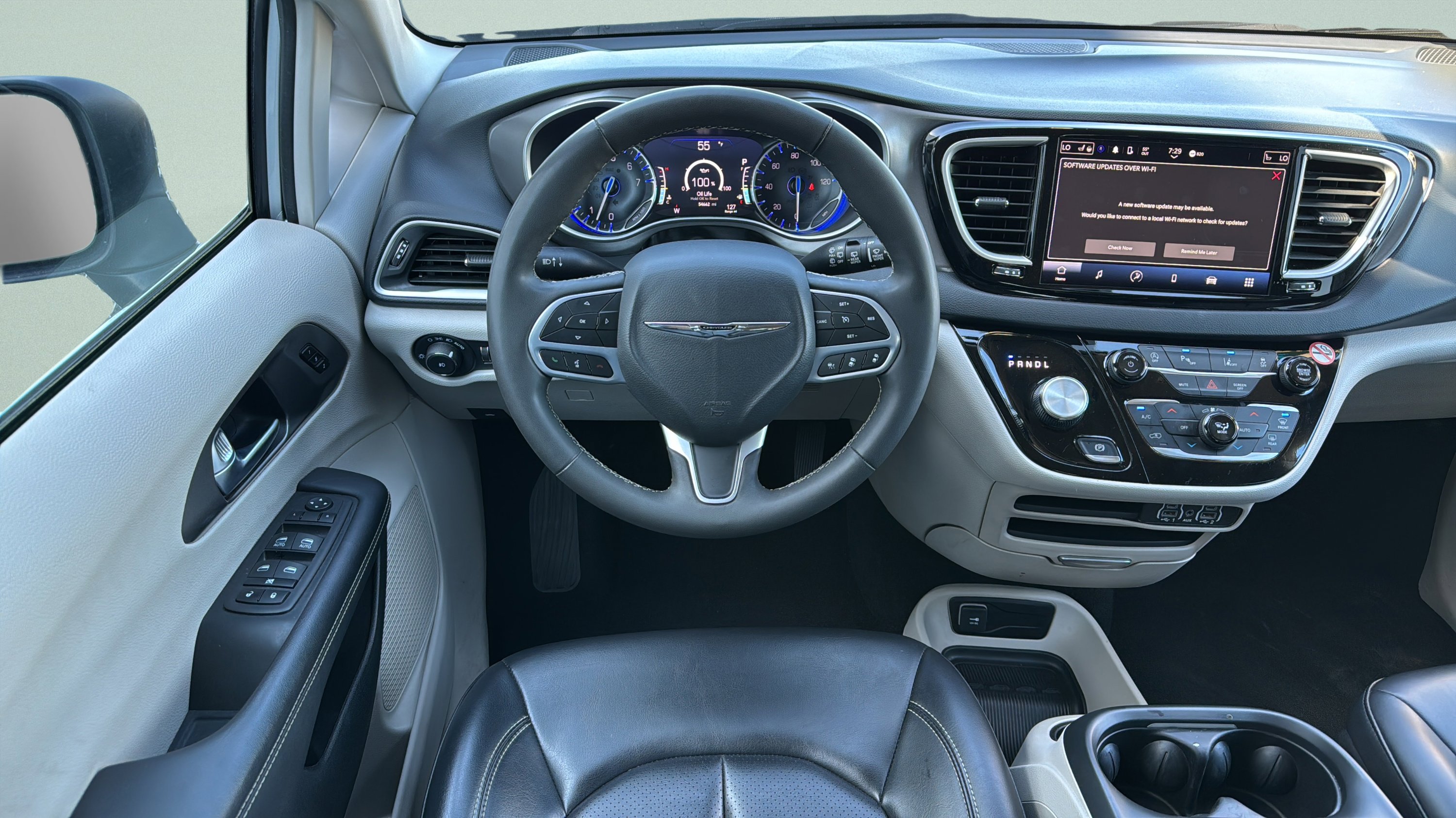 Used 2023 Chrysler Pacifica Touring-L image 10