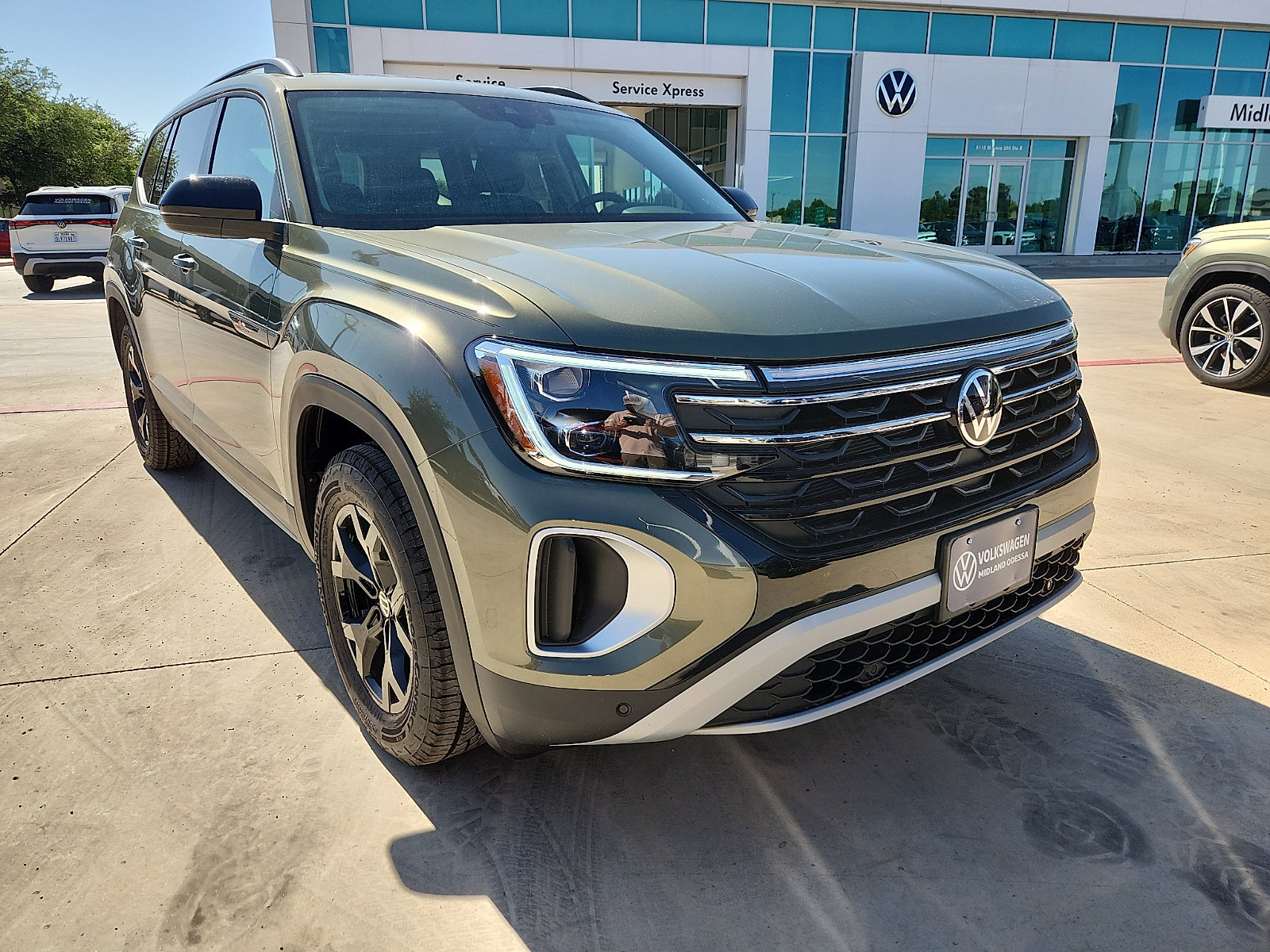 New 2026 Volkswagen Atlas Peak Edition AWD/4WD image 1
