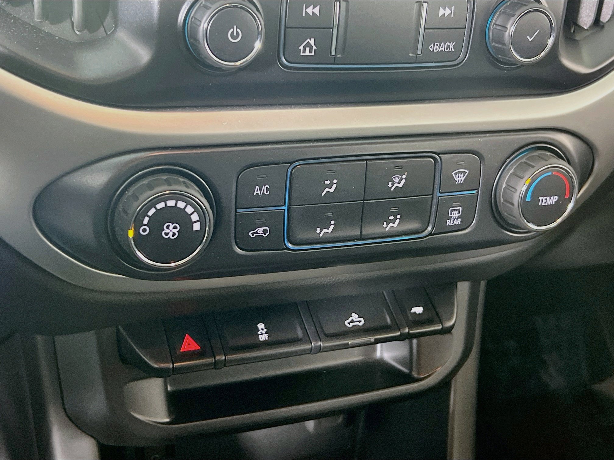 Used 2021 Chevrolet Colorado LT w/ LT Convenience Package AWD/4WD image 15