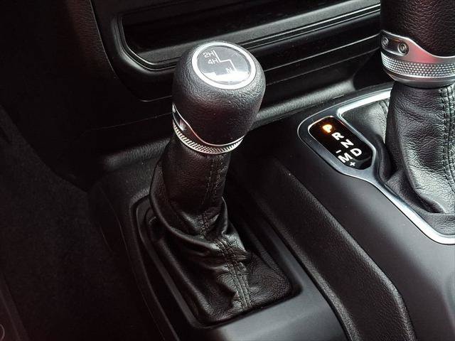 Certified 2022 Jeep Gladiator Overland AWD/4WD image 15
