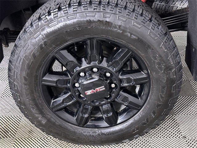 Used 2025 GMC Sierra 2500 AT4 image 34