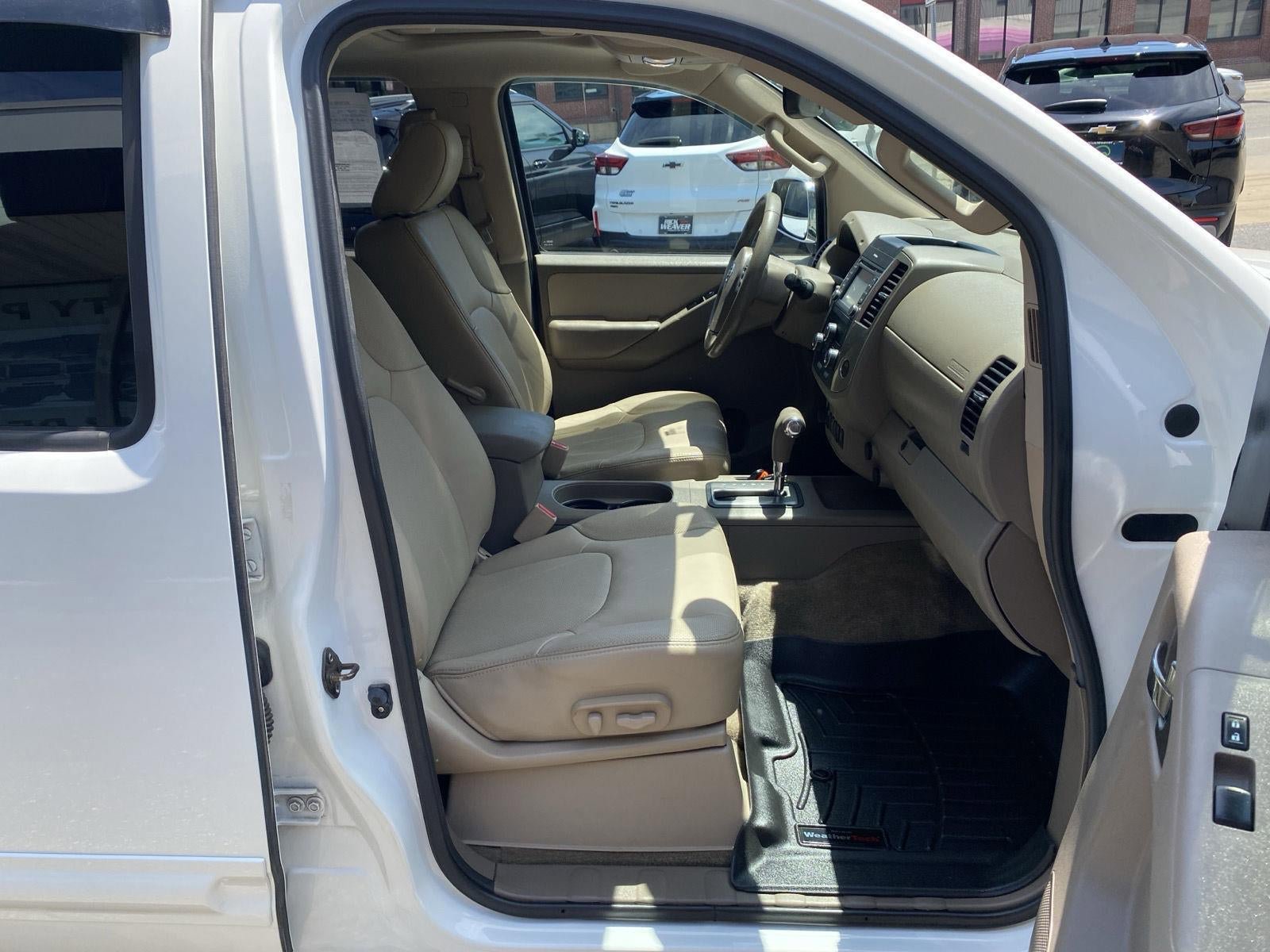Used 2013 Nissan Frontier SL w/ Moonroof Pkg AWD/4WD image 32