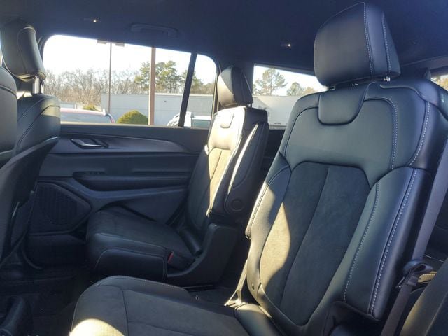 New 2025 Jeep Grand Cherokee L Altitude RWD image 9