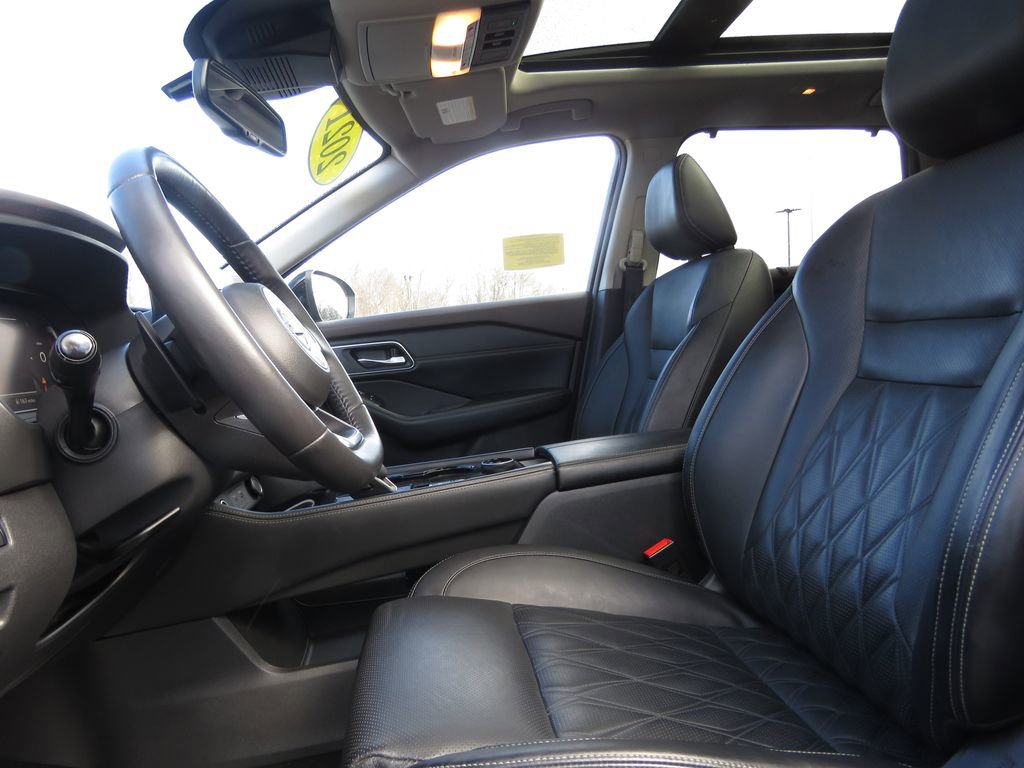 Used 2021 Nissan Rogue Platinum image 10