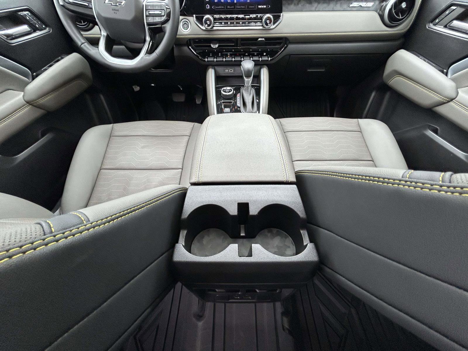 Used 2024 Chevrolet Colorado ZR2 w/ ZR2 Convenience Package III AWD/4WD image 13