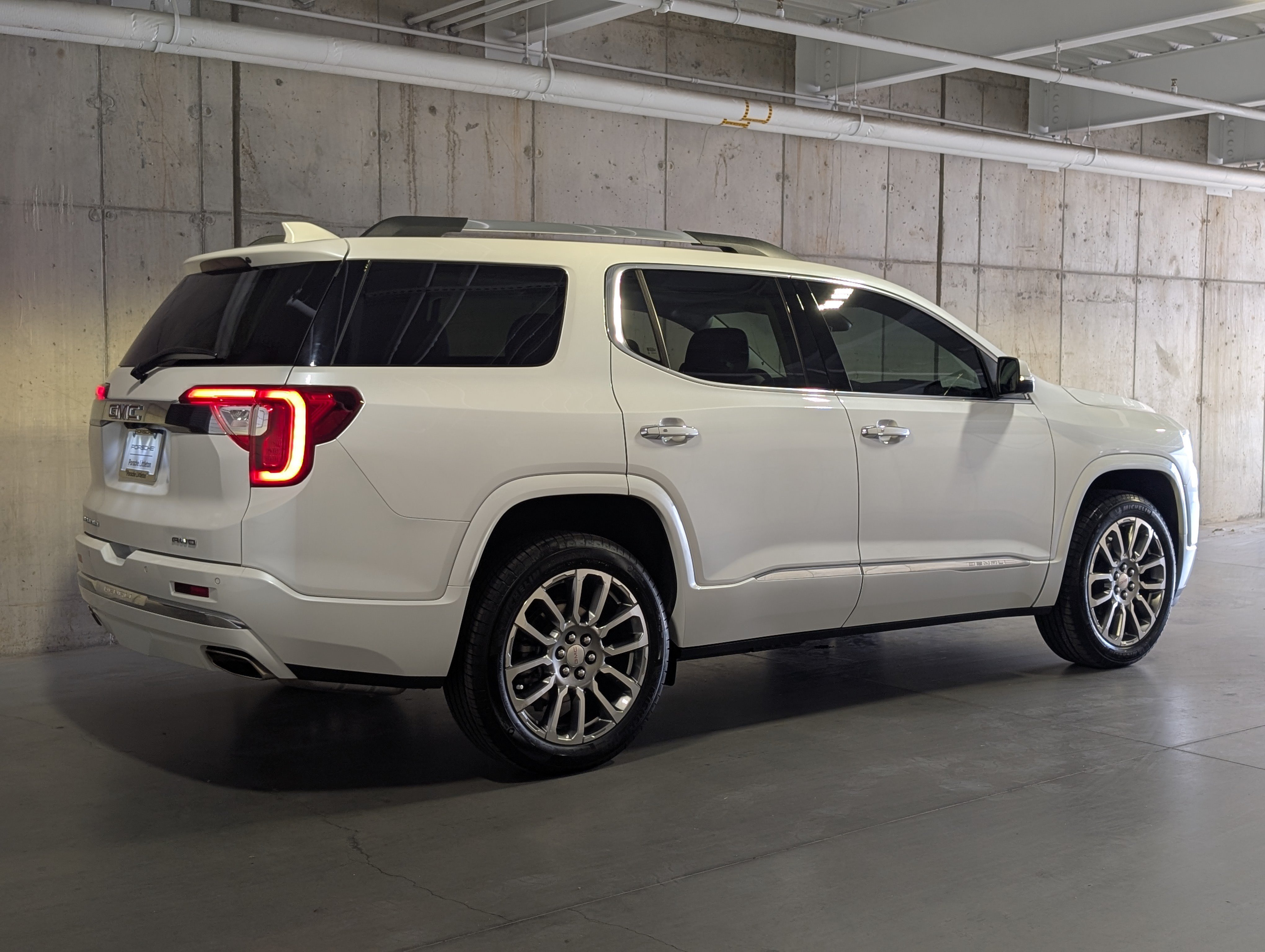 Used 2022 GMC Acadia Denali w/ Denali Ultimate Package AWD/4WD image 41