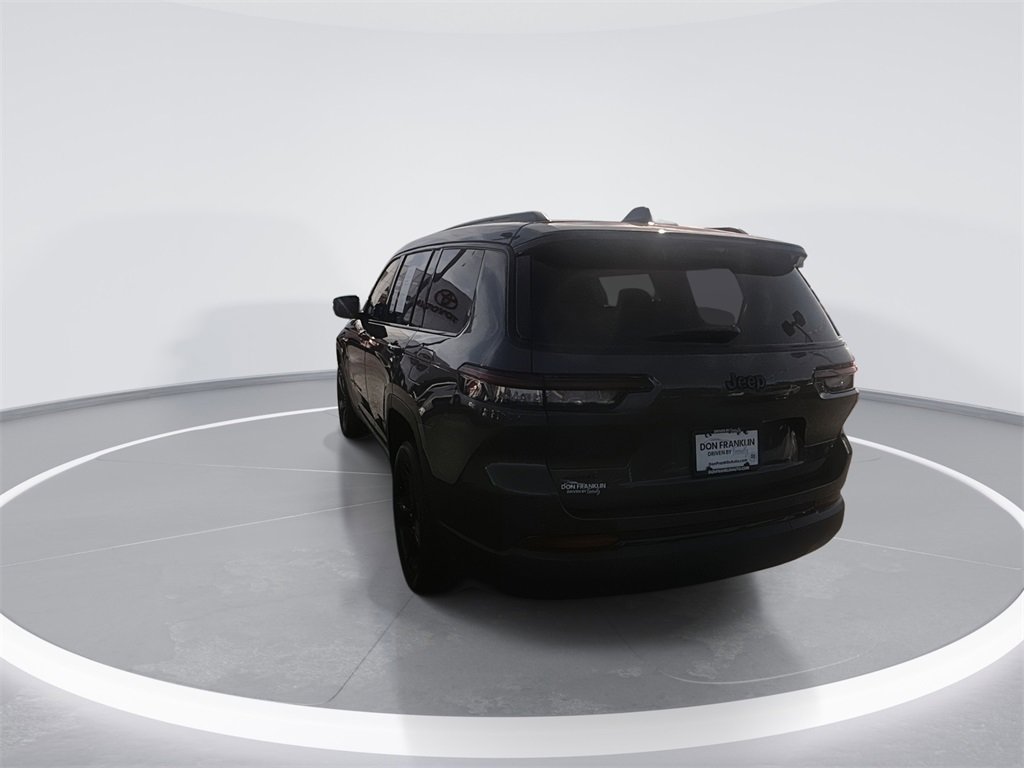 Used 2025 Jeep Grand Cherokee L Laredo image 4
