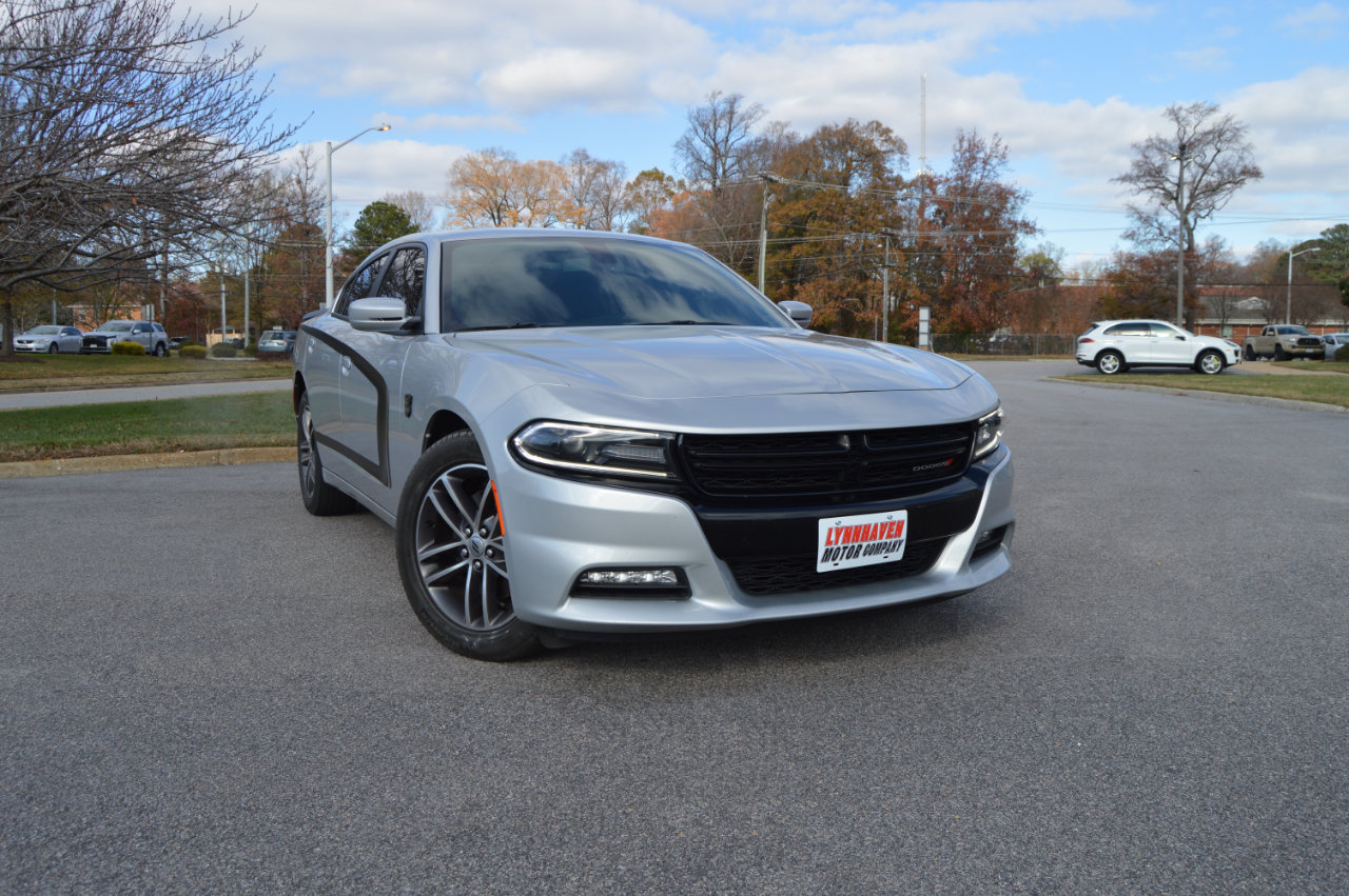 Used 2019 Dodge Charger SXT w/ Driver Confidence Group image 2