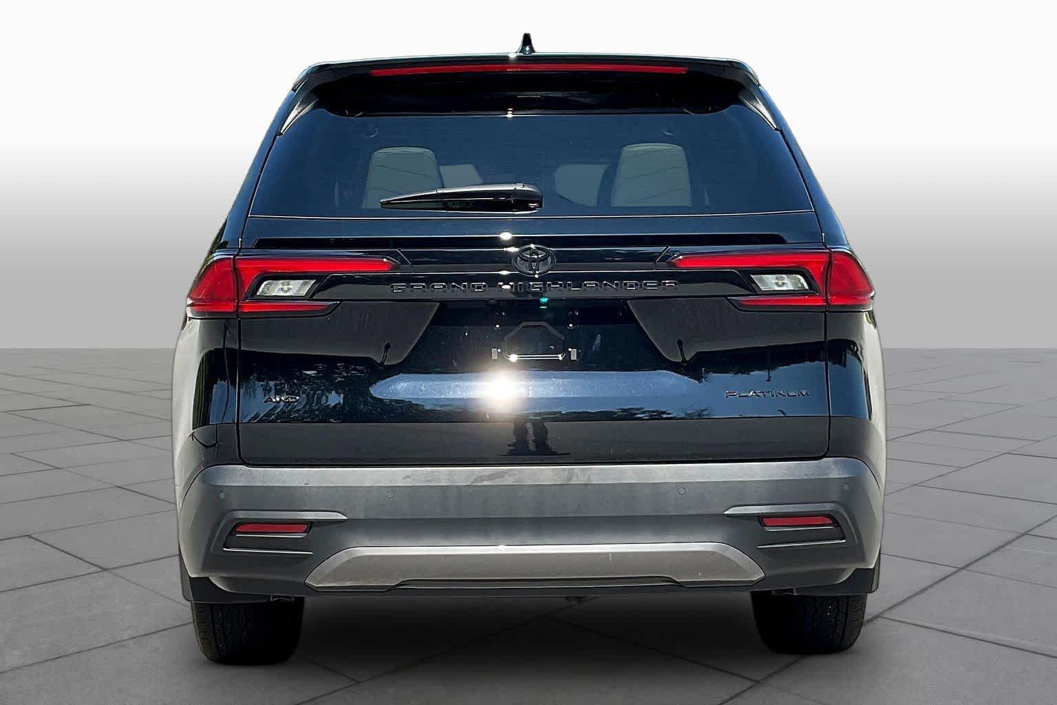 Used 2025 Toyota Grand Highlander AWD image 5