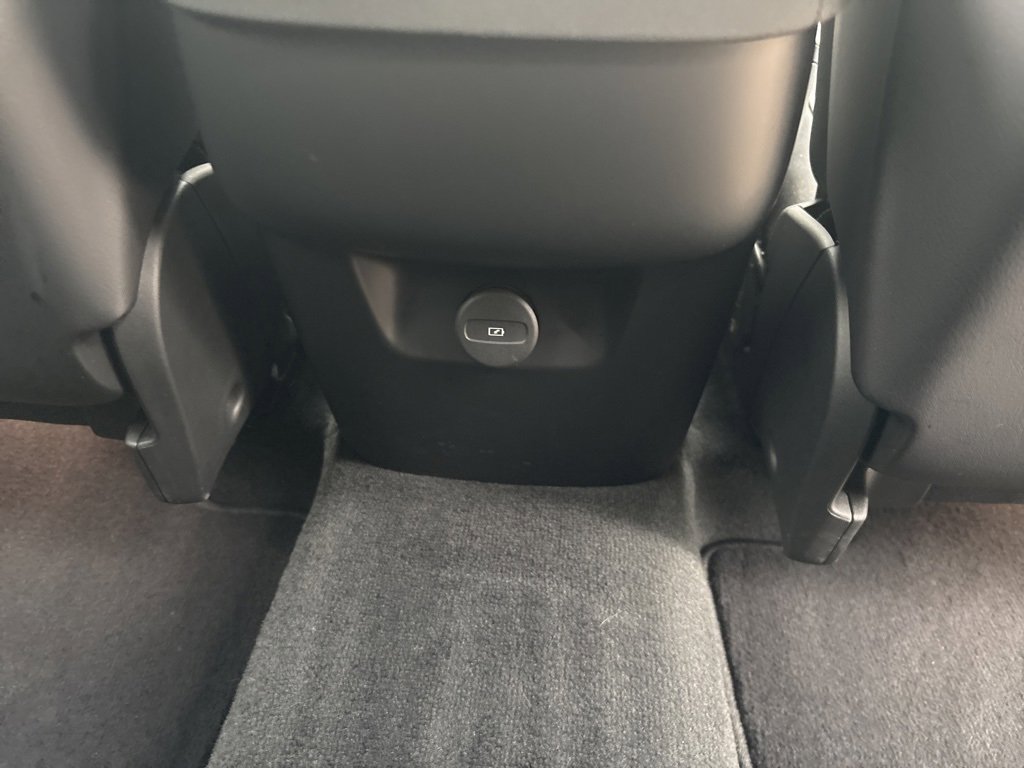 Certified 2025 Volvo XC90 B6 Plus image 46