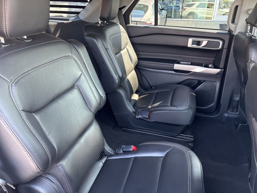 Used 2022 Ford Explorer XLT w/ Equipment Group 202A image 17