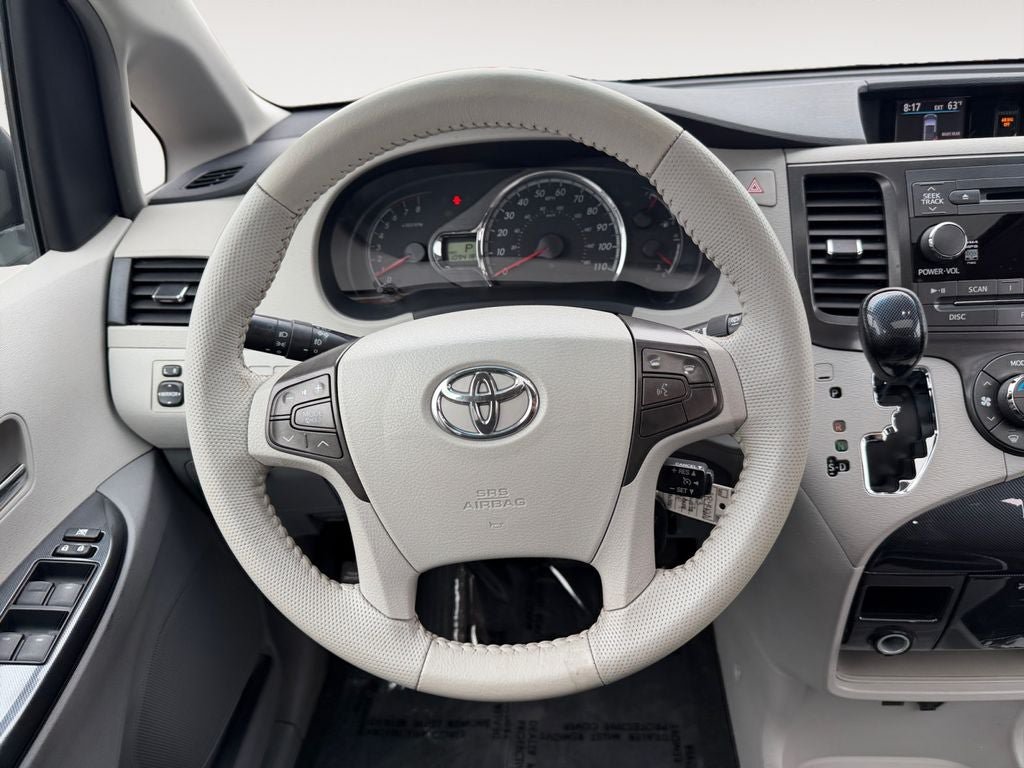 Used 2013 Toyota Sienna SE FWD image 13