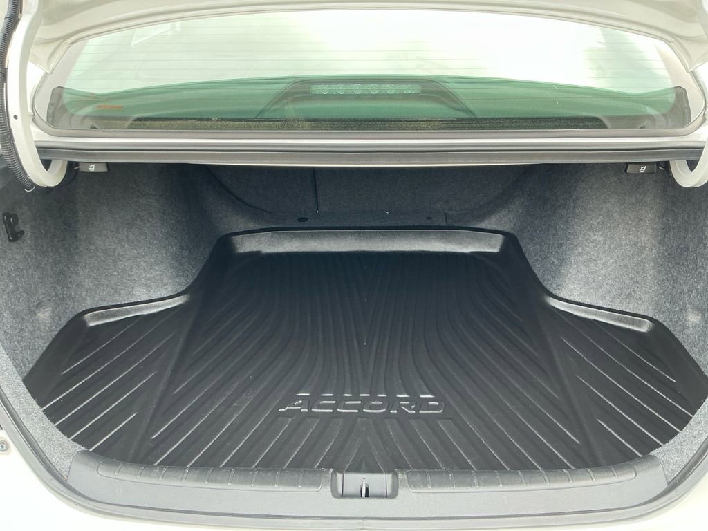 Used 2019 Honda Accord Touring image 17