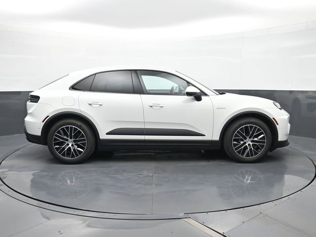 Certified 2025 Porsche Macan Electric RWD image 23