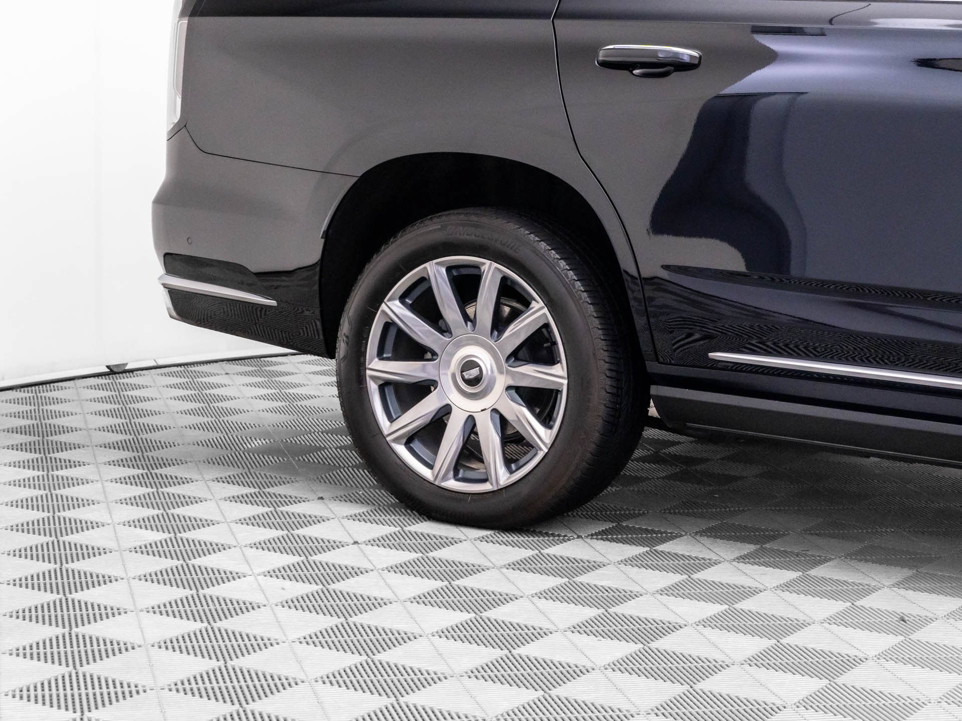 Certified 2024 Cadillac Escalade Premium Luxury Platinum w/ LPO, Floor Liner Package AWD/4WD image 41