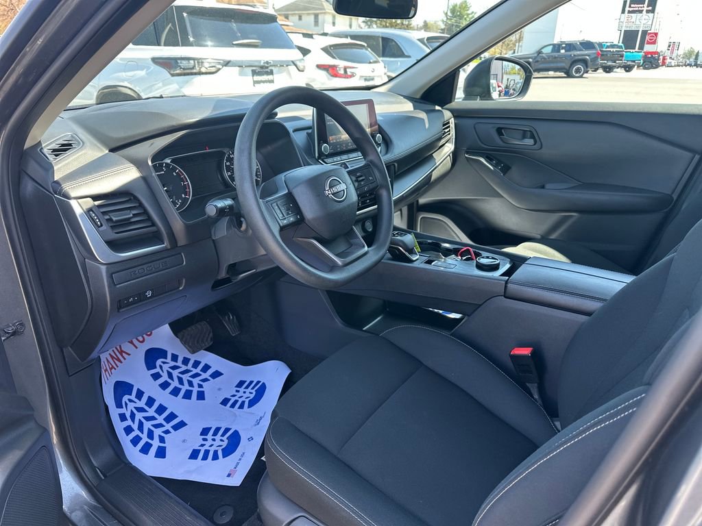 Used 2025 Nissan Rogue S AWD/4WD image 9