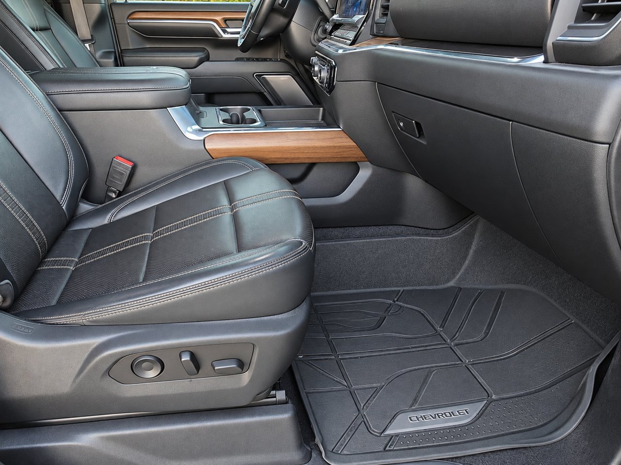 Certified 2024 Chevrolet Silverado 3500 High Country w/ High Country Premium Package AWD/4WD image 35