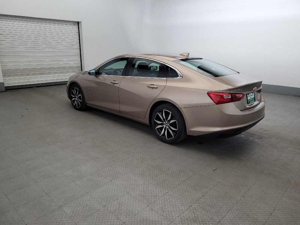 Used 2018 Chevrolet Malibu LT w/ Leather Package FWD image 3