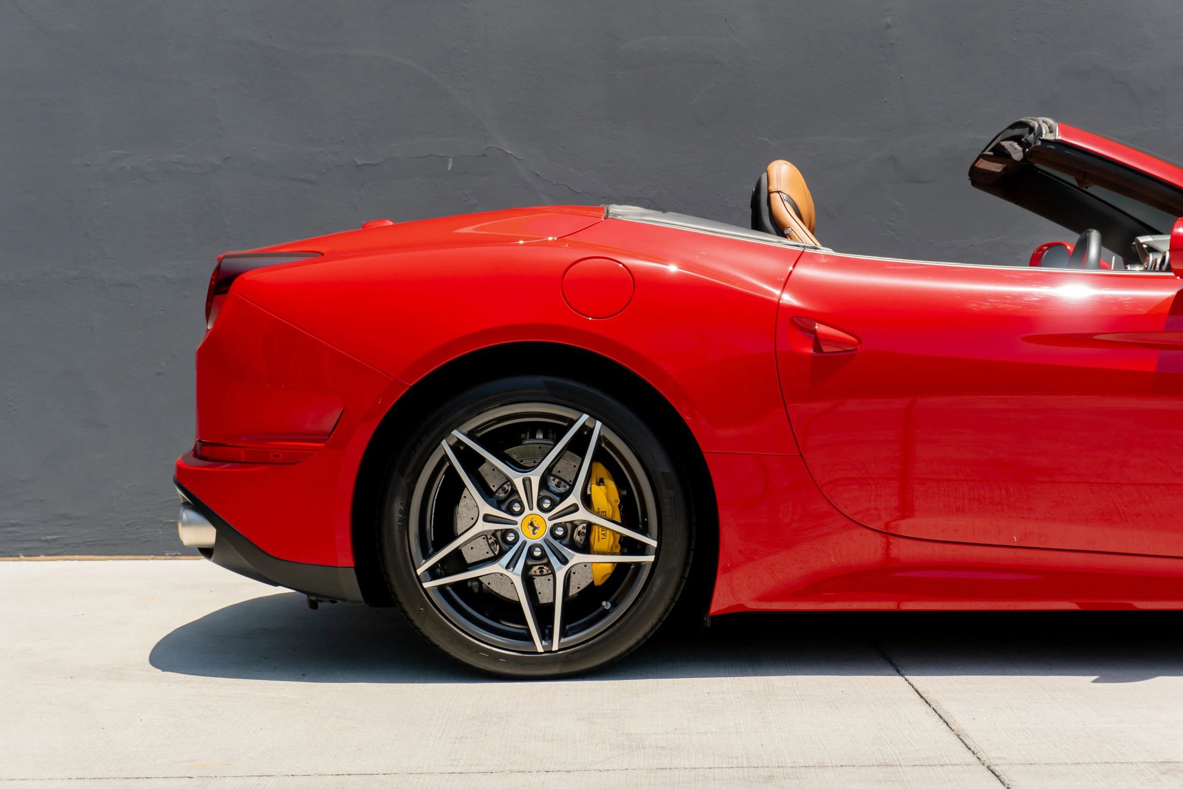 Used 2016 Ferrari California T RWD image 30