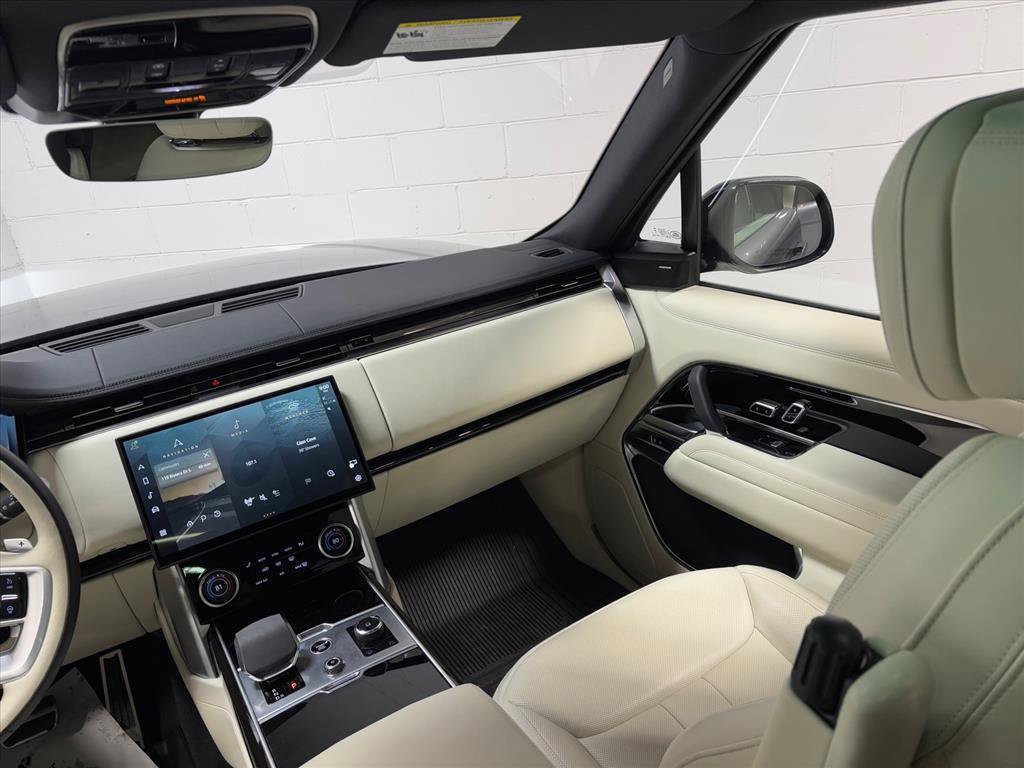 Used 2023 Land Rover Range Rover SE image 37