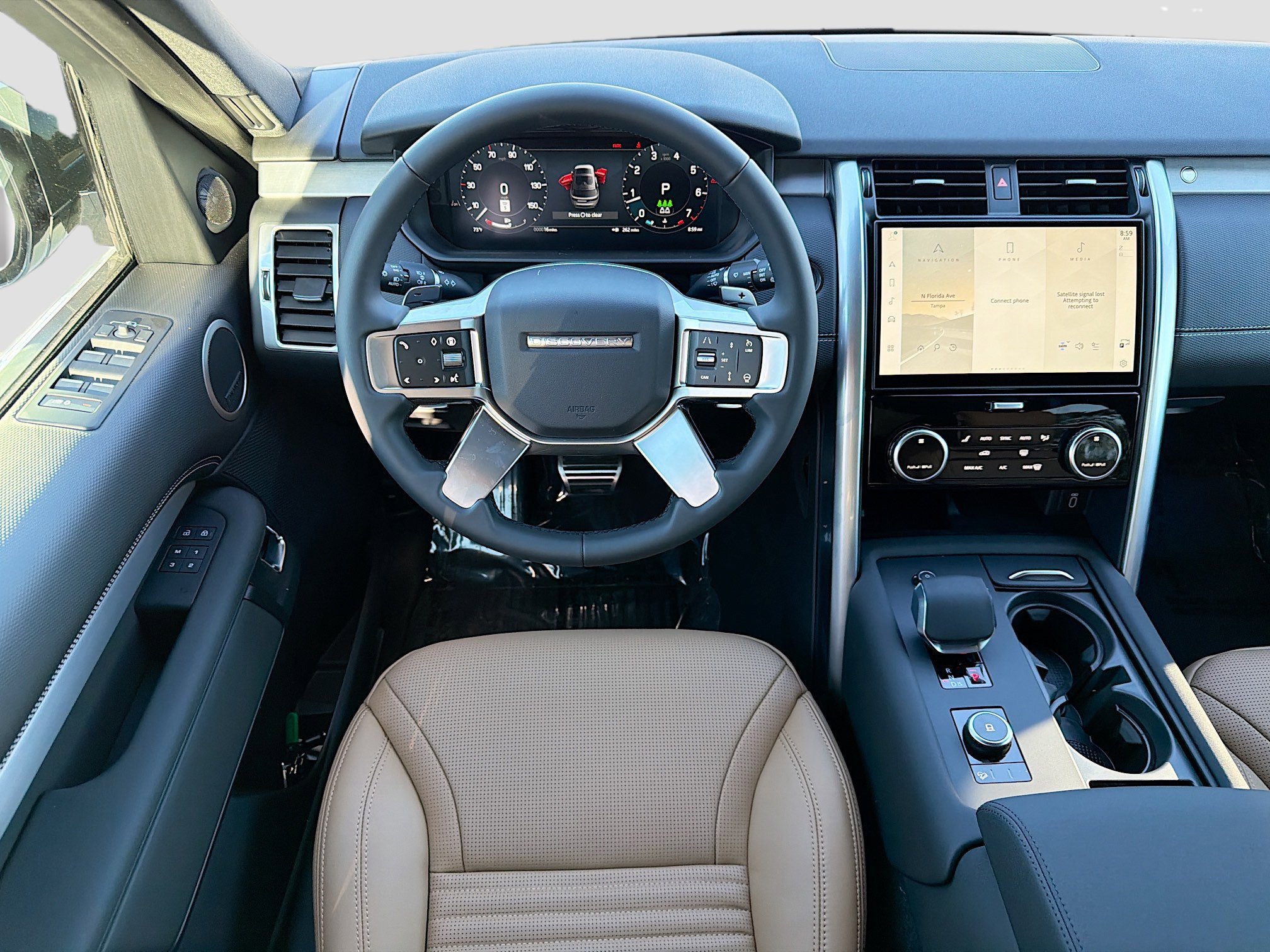 New 2026 Land Rover Discovery Dynamic SE image 17