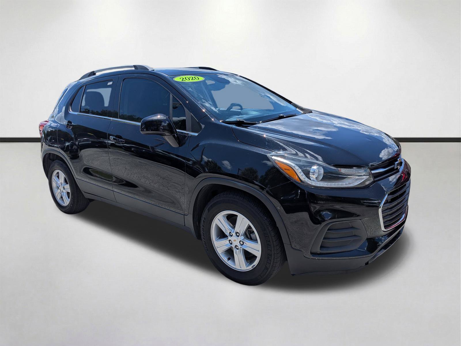 Used 2020 Chevrolet Trax LT w/ Driver Confidence Package FWD image 1