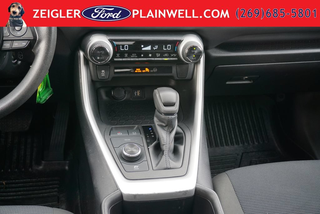 Used 2023 Toyota RAV4 LE AWD/4WD image 15