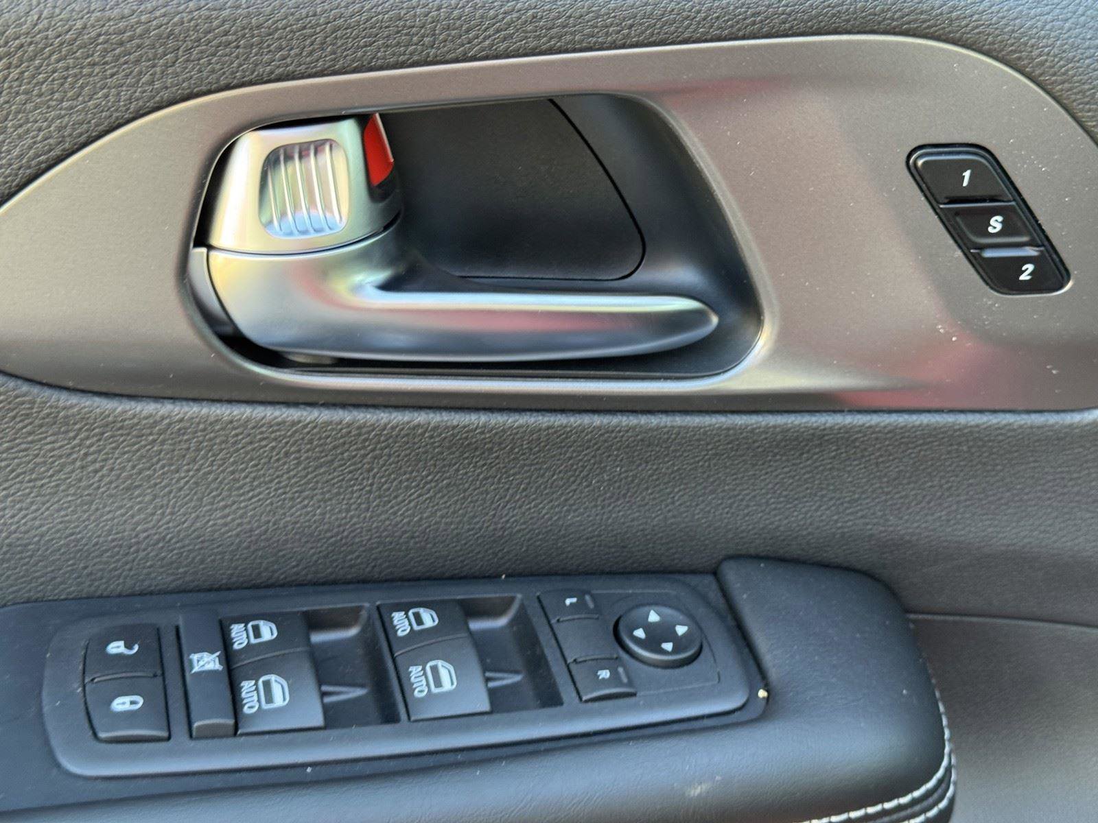 New 2026 Chrysler Pacifica Select FWD image 11