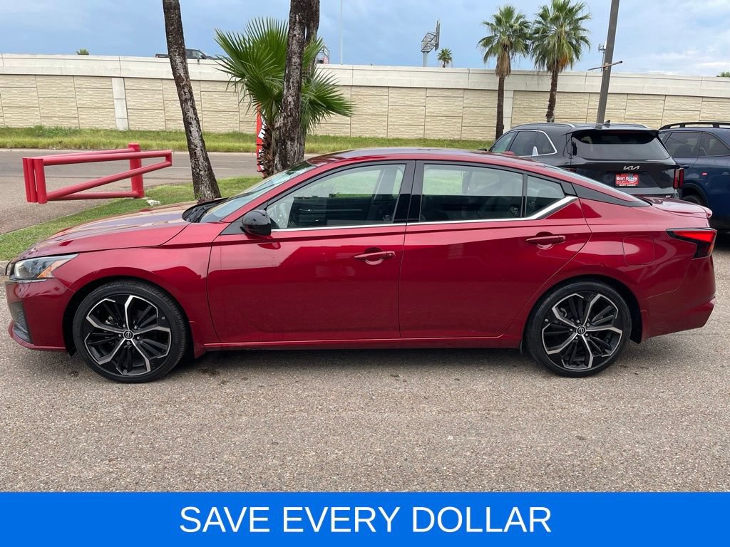 Used 2023 Nissan Altima 2.5 SR FWD image 3